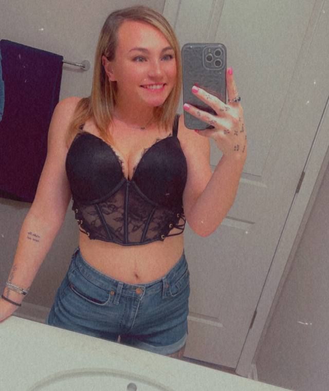 Looking for friends with benefits - Image 3